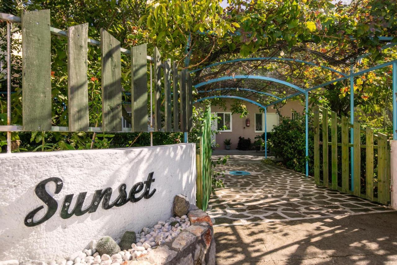 Sunset Apartments อาร์คานเยโลส ภายนอก รูปภาพ